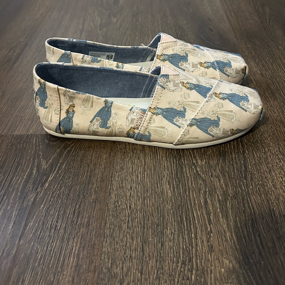 Brand New With Tags Disney & Toms Collaboration- Sleeping Beauty Pattern- sz 7.5